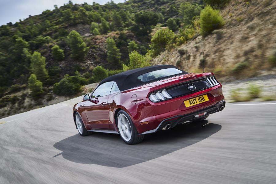  Ford Mustang EcoBoost Convertible 2017 года  (EU) (фото 5 из 32)